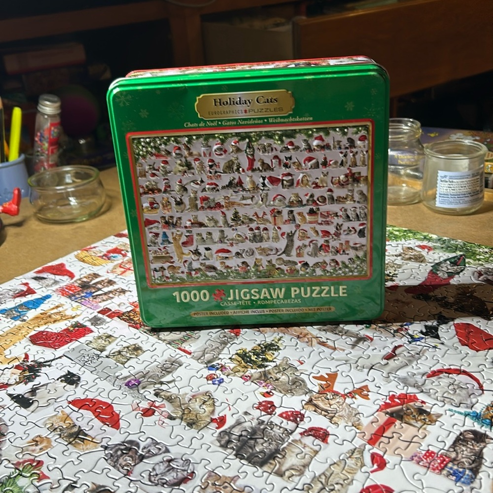 Holiday Cats 1000-Piece Jigsaw Puzzle Tin - Green
